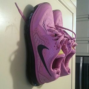 Very pretty pink and black nike air max