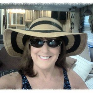 Meet your Posher, Debi