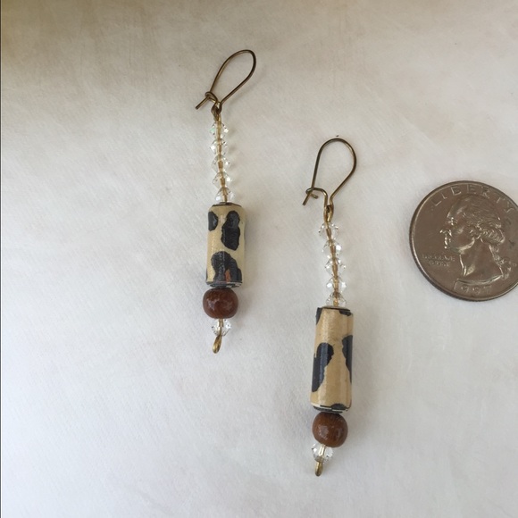 Dangling Paper Earring - Picture 1 of 1