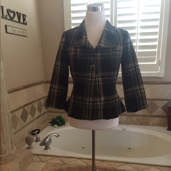 Isaac Mizrahi 3/4 sleeve plaid jacket / blazer