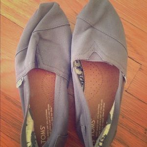 Toms Shoes