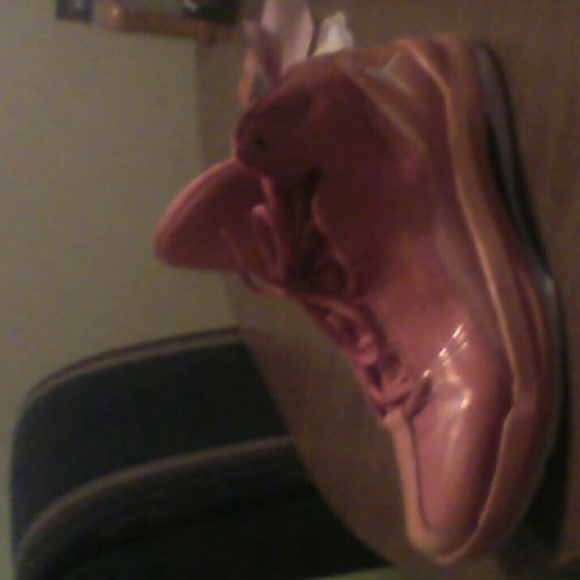 Mens size 10.5 great condition orange and white - Picture 1 of 1