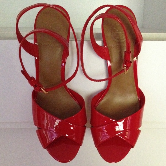 Tory Burch Miller Patent Leather Thong Sandals | Saks Fifth  Tory Burch Glossy Patent Leather Sandals size 7