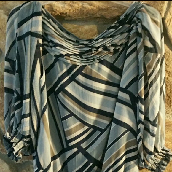 BLOUSE, BCBG - Picture 2 of 4