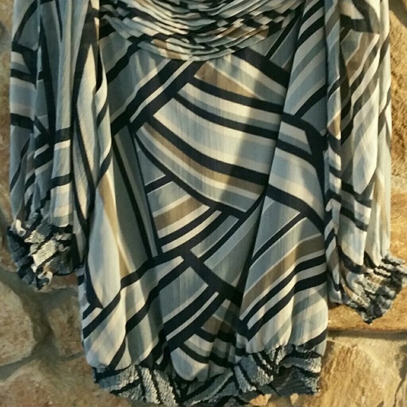 BLOUSE, BCBG - Picture 3 of 4