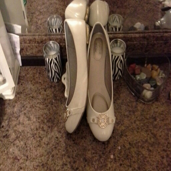 White & Gold size 11 Flats