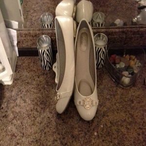 White & Gold size 11 Flats