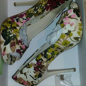 Like New!!! Floral Stiletto pump