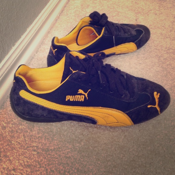 Suede Puma sneaks - Picture 1 of 4