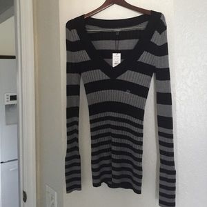 Black and gray sweater