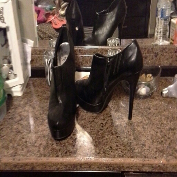 Size 11W Black Platform  Bootie