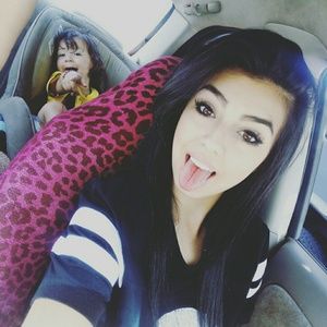 Meet your Posher, Damaris