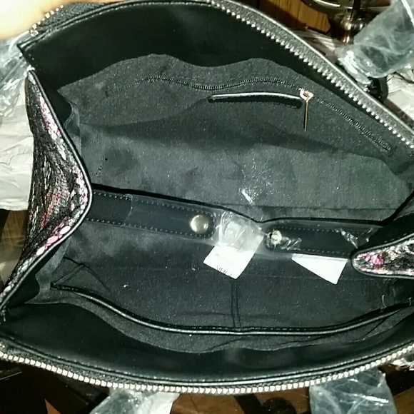 Handbags - Picture 3 of 4