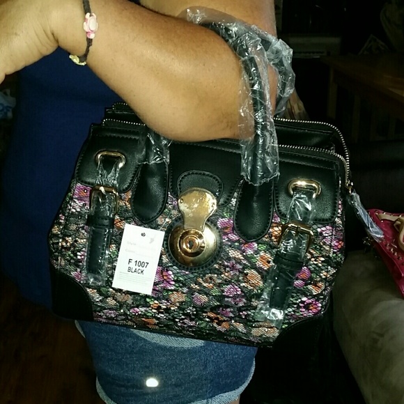 Handbags - Picture 4 of 4