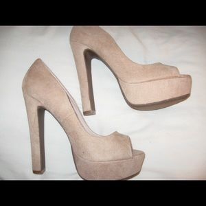 ZIGI SOHO PLATFORM HEEL, SIZE 7, NEW