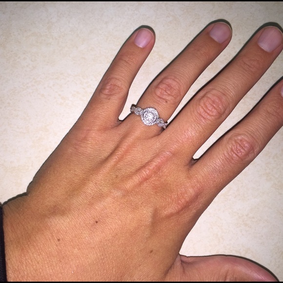 Zales engagement ring - Picture 4 of 4