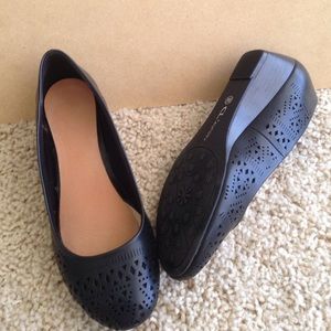 Black Tribal Cut-Out Round Toe Wedges CL Laundry