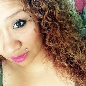 Meet your Posher, Carola