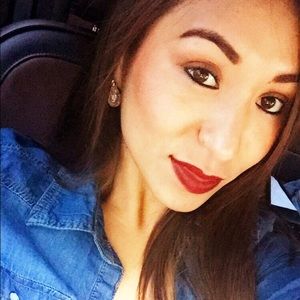 Meet your Posher, Cristina