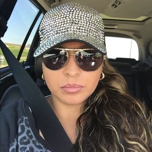 Meet your Posher, Cynthia