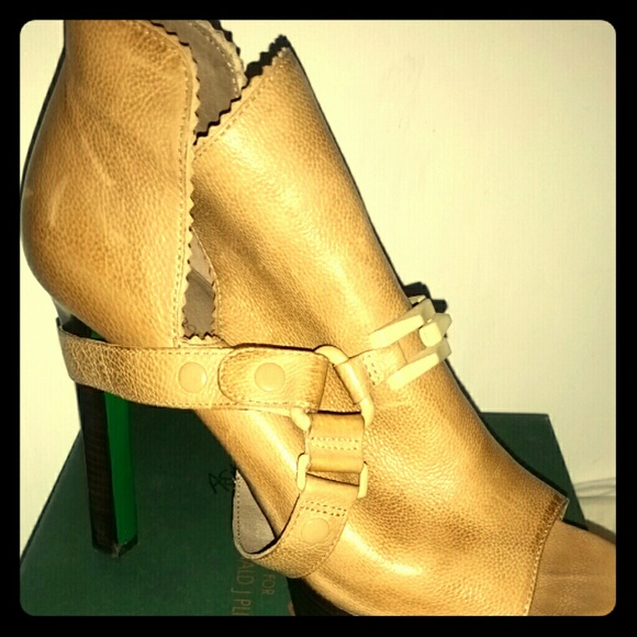Women's heel