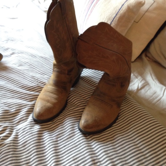 Perfectly broken in Ariat women's boots.