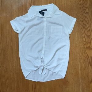 Brandy Melville SUPER CUTE front tie white top