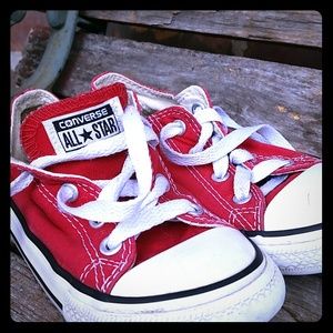 Toddler Converse Gently used- size 9