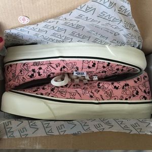 NWT Camp Snoopy OG Era LX in peaches n' cream