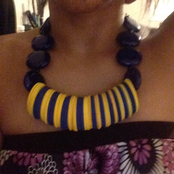 Beautiful Statement Necklace - Picture 2 of 2