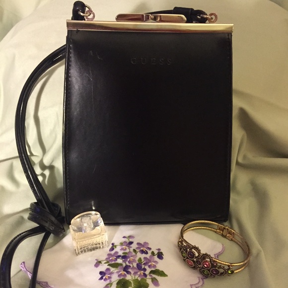 🎉Host Pick🎉 Guess Vintage Pocket Purse