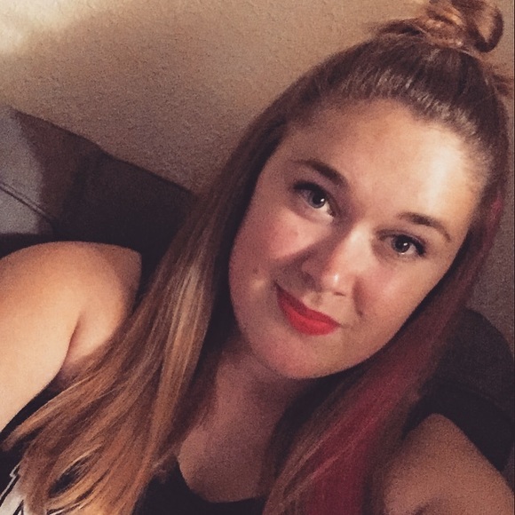 Meet your Posher, Brianna - Picture 2 of 2