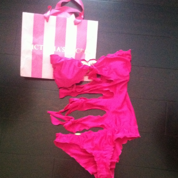 💗 NWOT Victoria's Secret by Luli Fama Swimsuit 👙