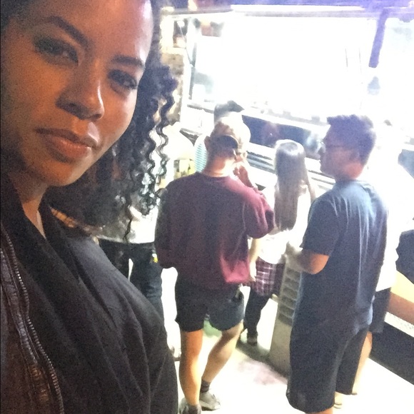 Meet your Posher, Mae Bereal - Picture 2 of 2