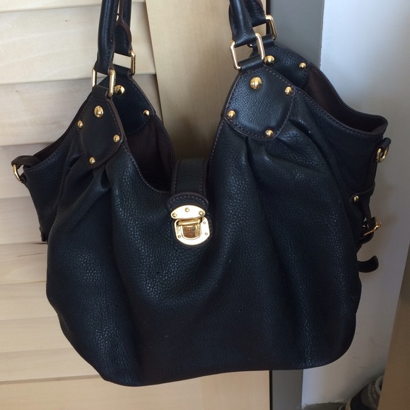 Louis Vuitton Mahina L black
