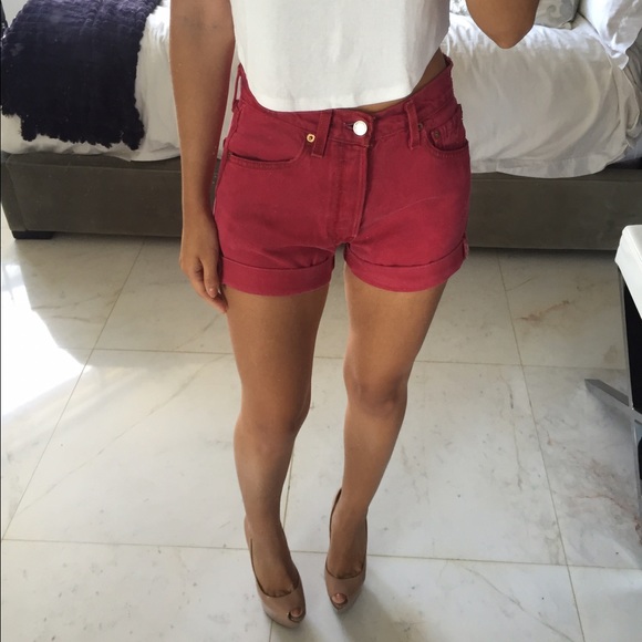 • SOLD • Red / Burgundy Levi Shorts • - Picture 4 of 4