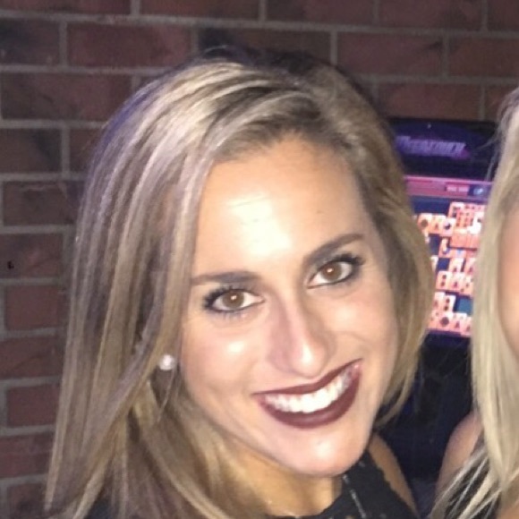 Meet your Posher, Danielle - Picture 1 of 1