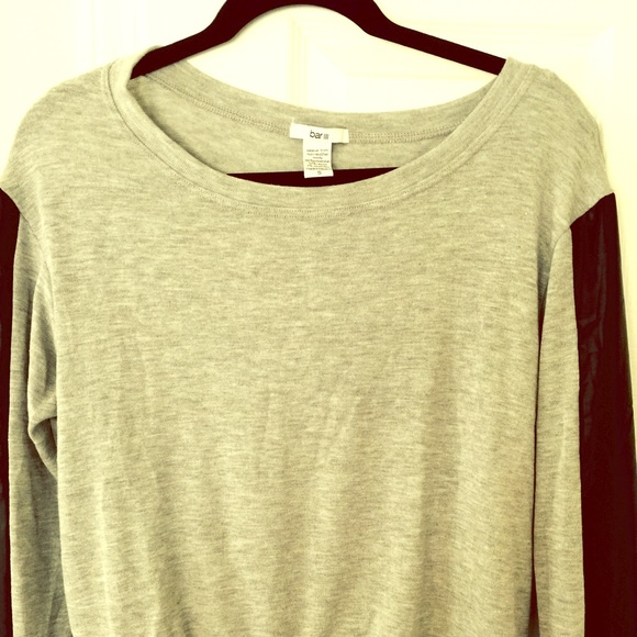 Gray Bar III top
