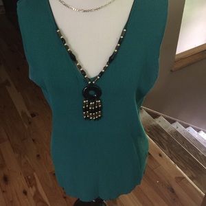 Very nice tank with built in necklace