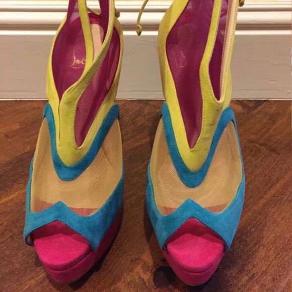 **SOLD**Christian Louboutin Farfamesh - Picture 2 of 4