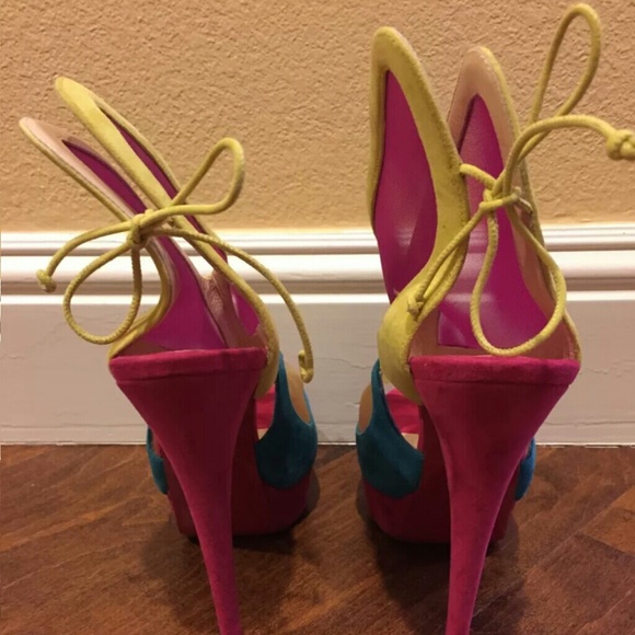 **SOLD**Christian Louboutin Farfamesh - Picture 3 of 4