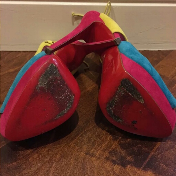 **SOLD**Christian Louboutin Farfamesh - Picture 4 of 4