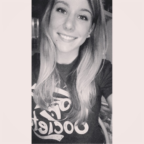 Meet your Posher, Ashley - Picture 1 of 1