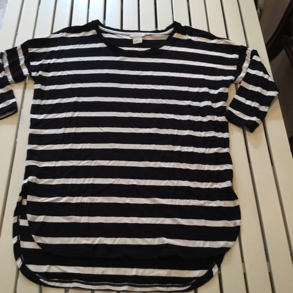 Black/white 3/4 sleeve top