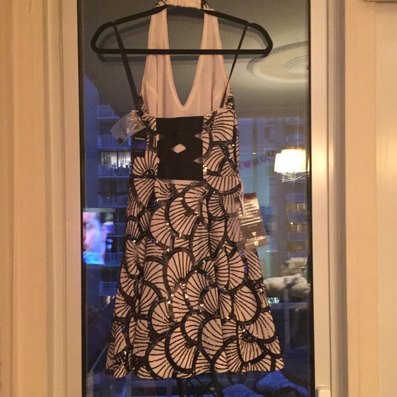 Fabulous Art Deco inspired Bebe dress with tags! - Picture 2 of 3