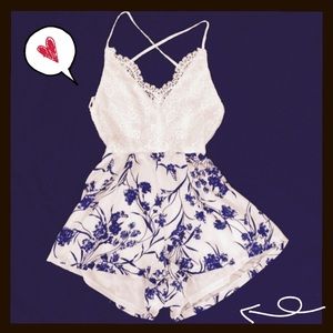 Backless lace romper