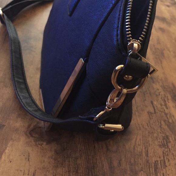 Just Fab Handbag. - Picture 4 of 4