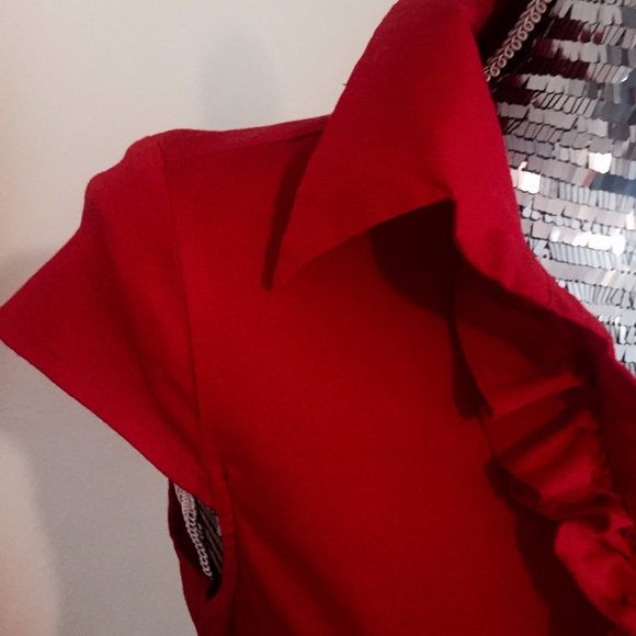 Red dress - Picture 3 of 3