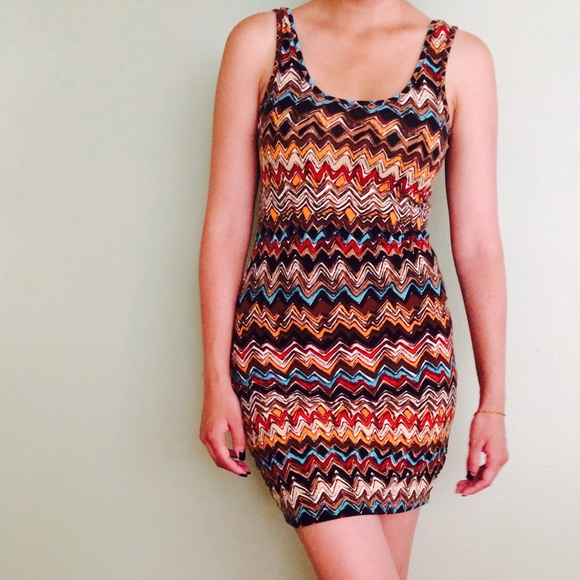Forever 21 Dresses & Skirts - Chevron print Bodycon dress