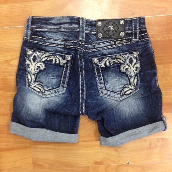 Miss Me Pants - Miss Me Girls Fleur-de-Lis Mid-Length Shorts Sz 12